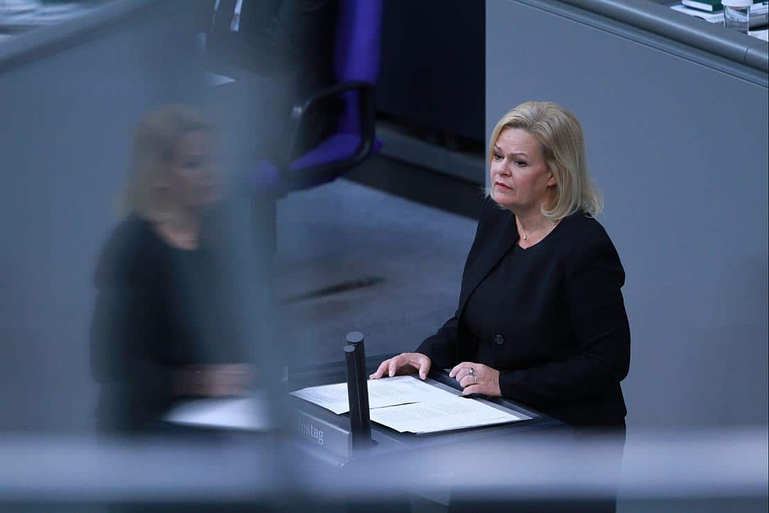 Faeser offen für schärfere Regeln für Angestellte im Bundestag