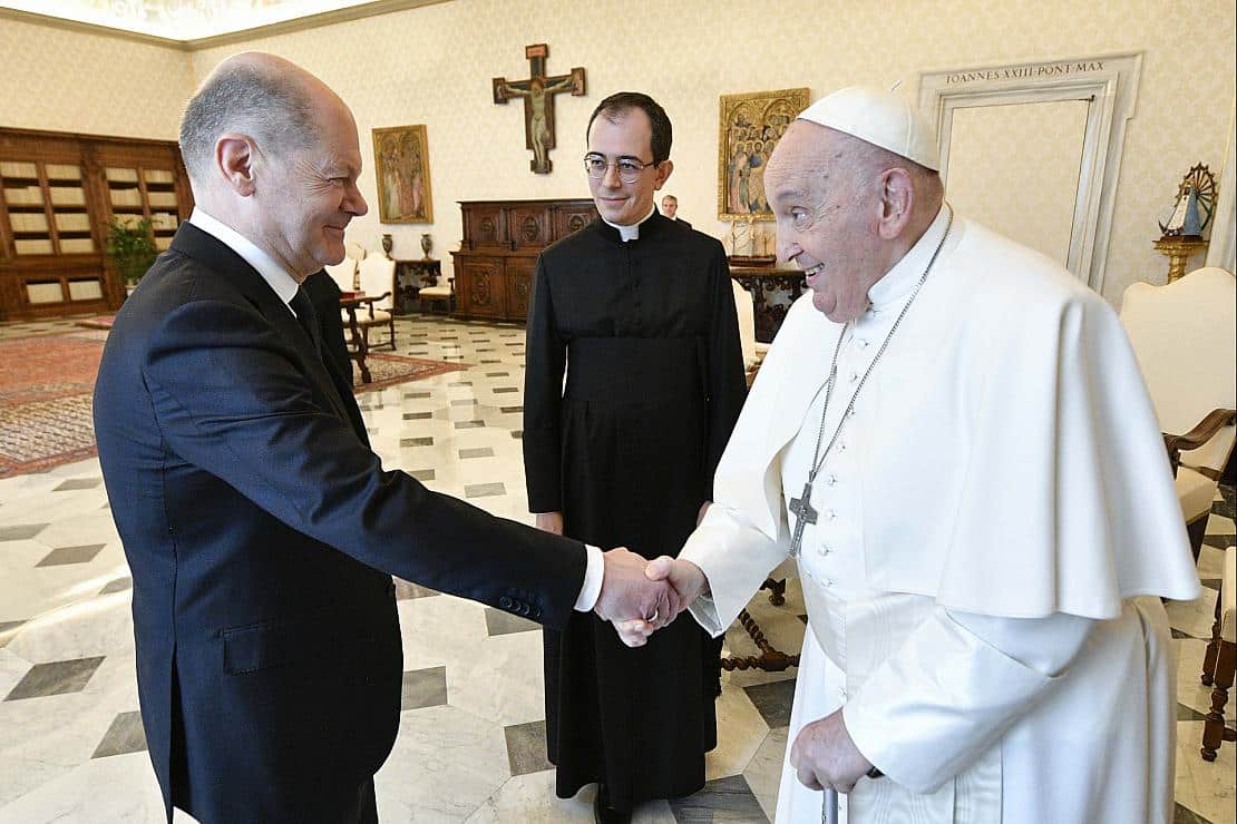 Olaf Scholz mit Papst Franziskus zusammengetroffen