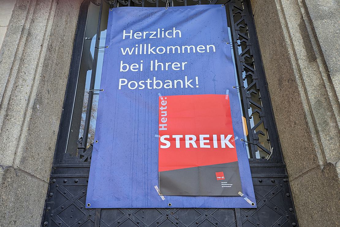 Verdi weitet Streiks bei Postbank auf Freitag und Samstag aus