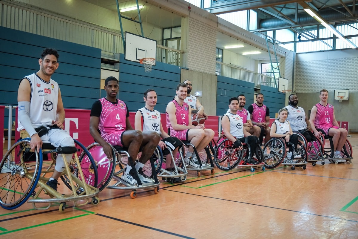 Gelebte Inklusion für neue Perspektiven: Rollstuhlbasketballer Köln 99ers treffen auf Telekom Baskets Bonn