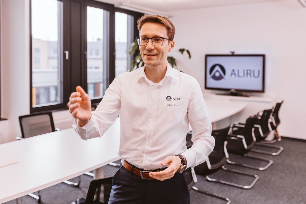 Julian Kissel von der Aliru GmbH: Mehr Sales und entlasteter Vertrieb dank automatischer Angebotserstellung