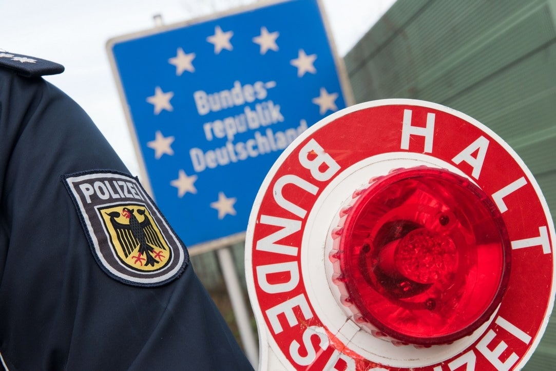 Blaulicht Polizei Bericht München: Fingerabdrücke bringen Klarheit – Bundespolizei bringt Männer ins Gefängnis