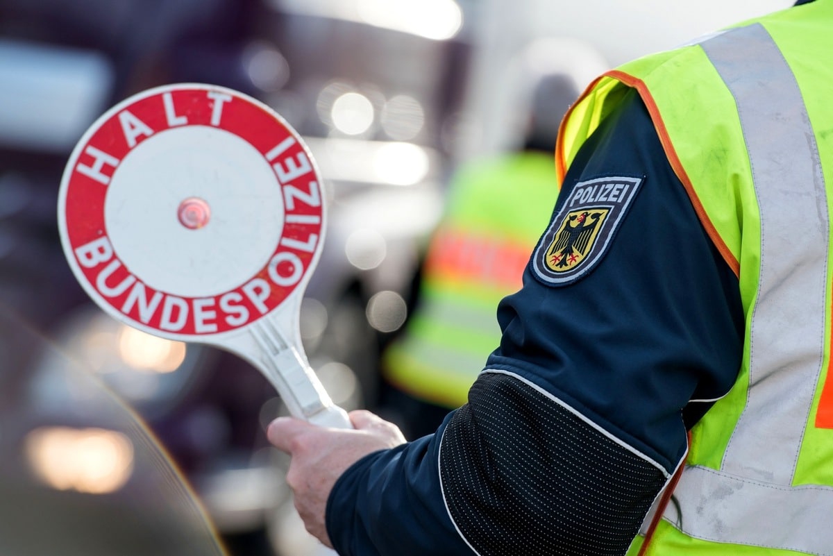 Blaulicht Polizei Bericht München: 1.000 Euro als Sicherheit hinterlegt – Bundespolizei verweigert indischer …