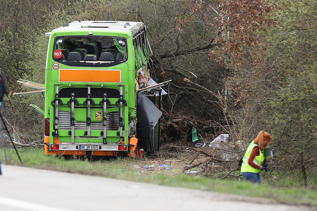Viertes Todesopfer nach Busunfall auf A 9 identifiziert